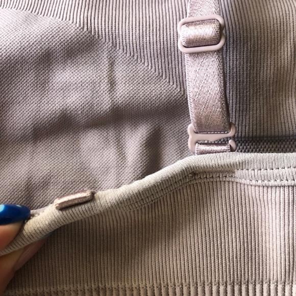 Lulu lemon sports bra - Picture 3 of 3